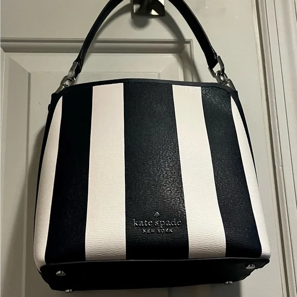 NWOT Spade ♠️ bucket bag striped navy blue and white - Picture 16 of 16